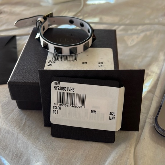 Valentino Garavani Jewelry - ⭐️ TODAY ONLY ✨NWT VALENTINO GARAVANI BRACELET